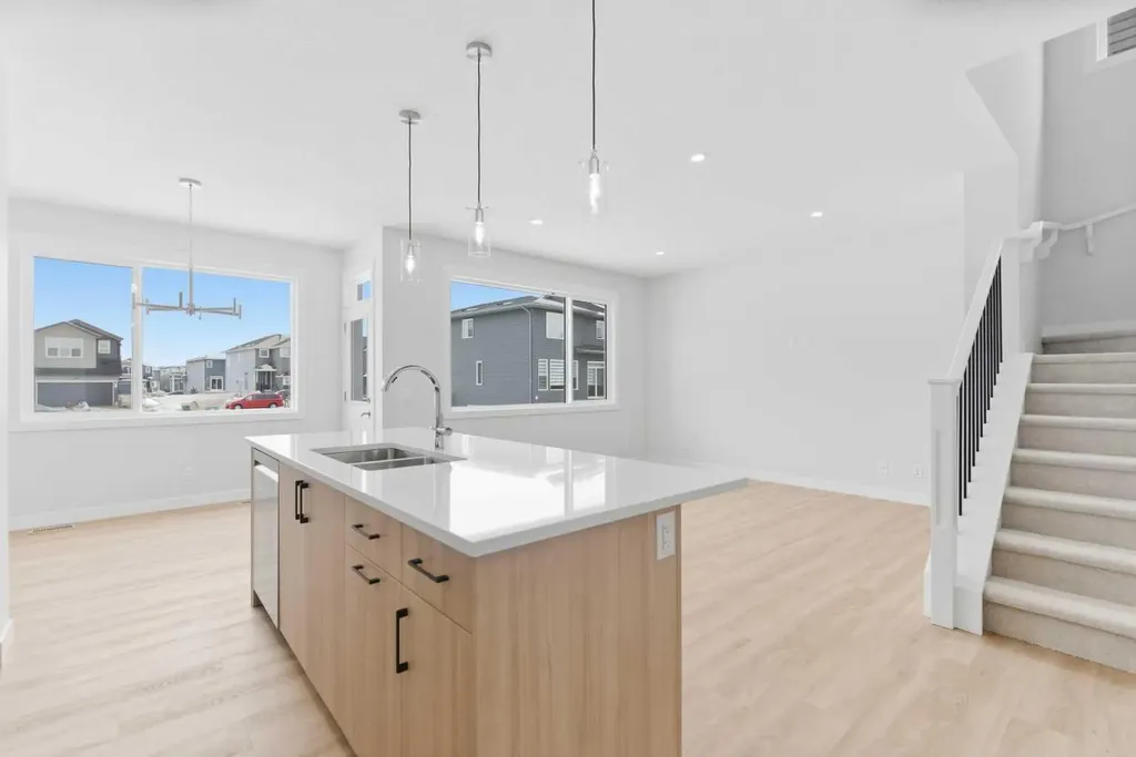 358 Corner Glen Way NE Calgary AB T3N 2P1
