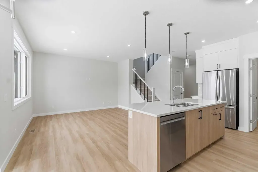 358 Corner Glen Way NE Calgary AB T3N 2P1
