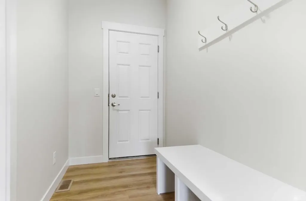 358 Corner Glen Way NE Calgary AB T3N 2P1