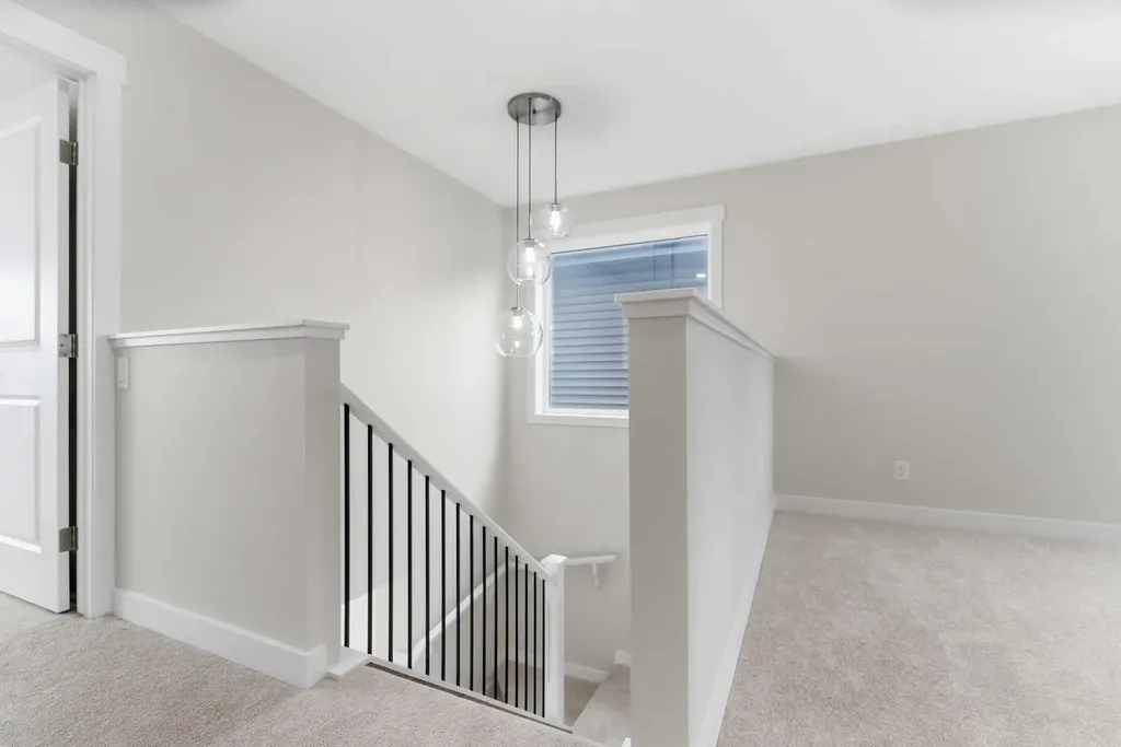 358 Corner Glen Way NE Calgary AB T3N 2P1
