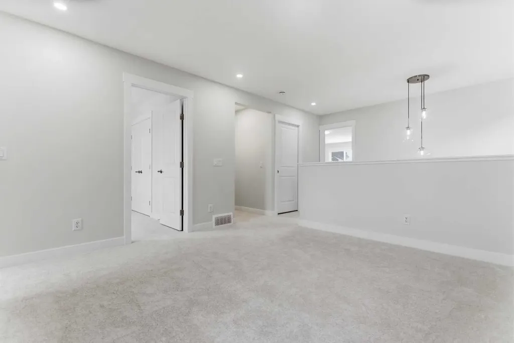 358 Corner Glen Way NE Calgary AB T3N 2P1