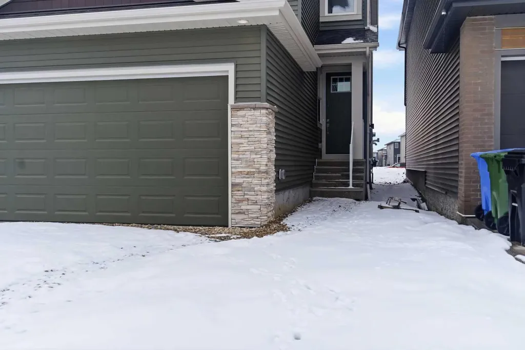 358 Corner Glen Way NE Calgary AB T3N 2P1