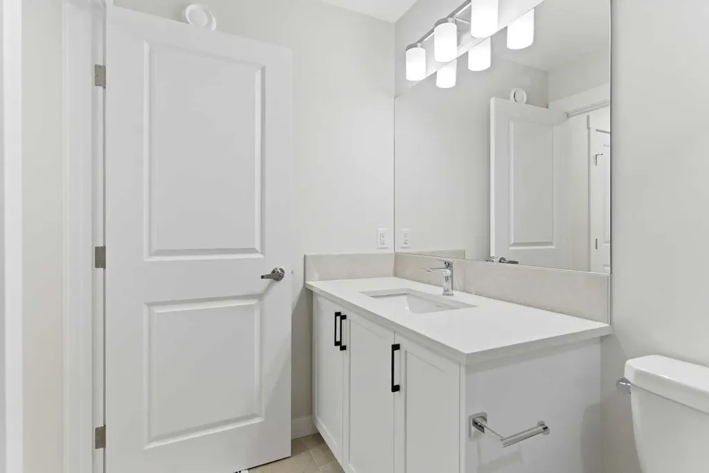 358 Corner Glen Way NE Calgary AB T3N 2P1