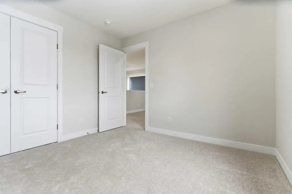 358 Corner Glen Way NE Calgary AB T3N 2P1