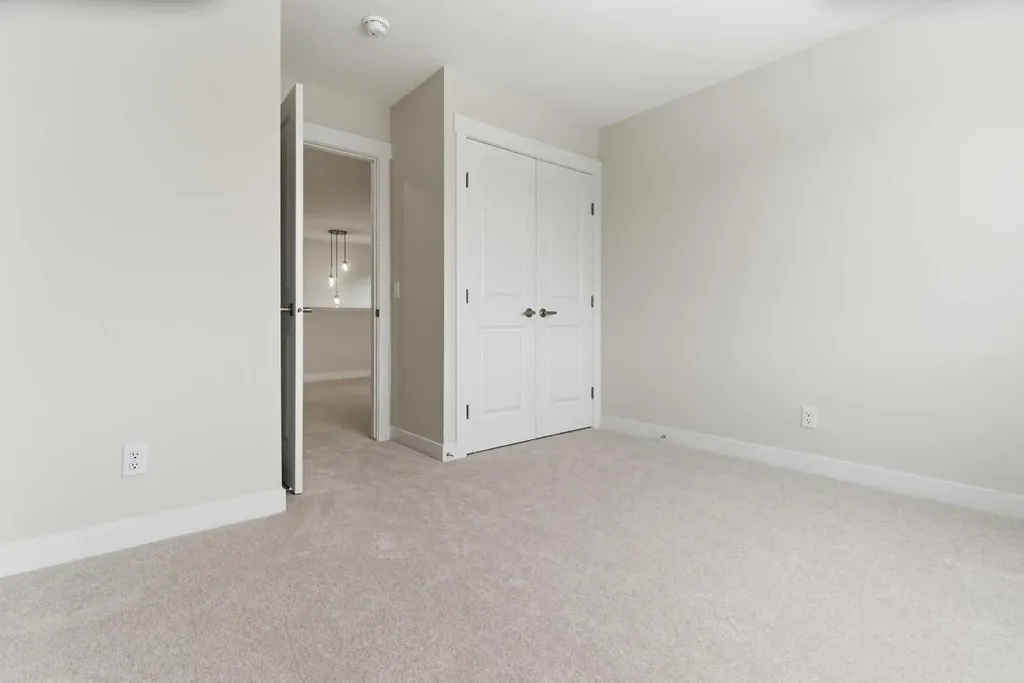 358 Corner Glen Way NE Calgary AB T3N 2P1