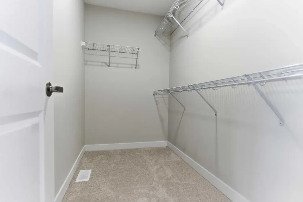 358 Corner Glen Way NE Calgary AB T3N 2P1