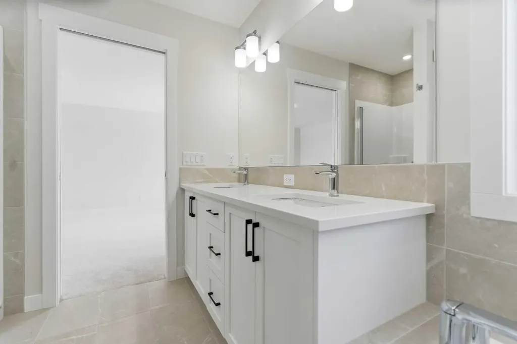 358 Corner Glen Way NE Calgary AB T3N 2P1