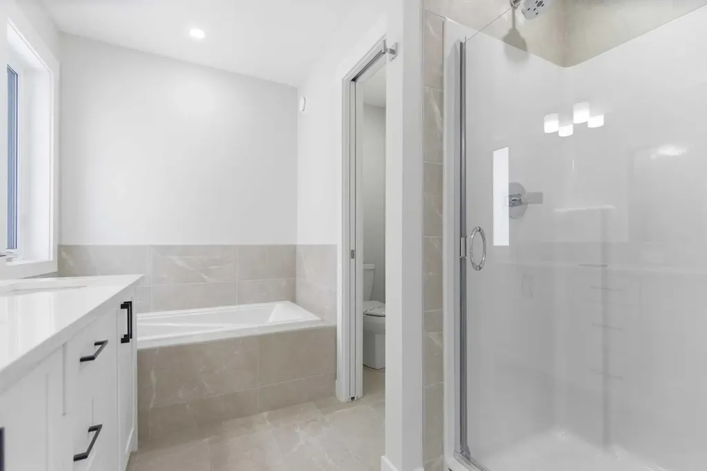 358 Corner Glen Way NE Calgary AB T3N 2P1