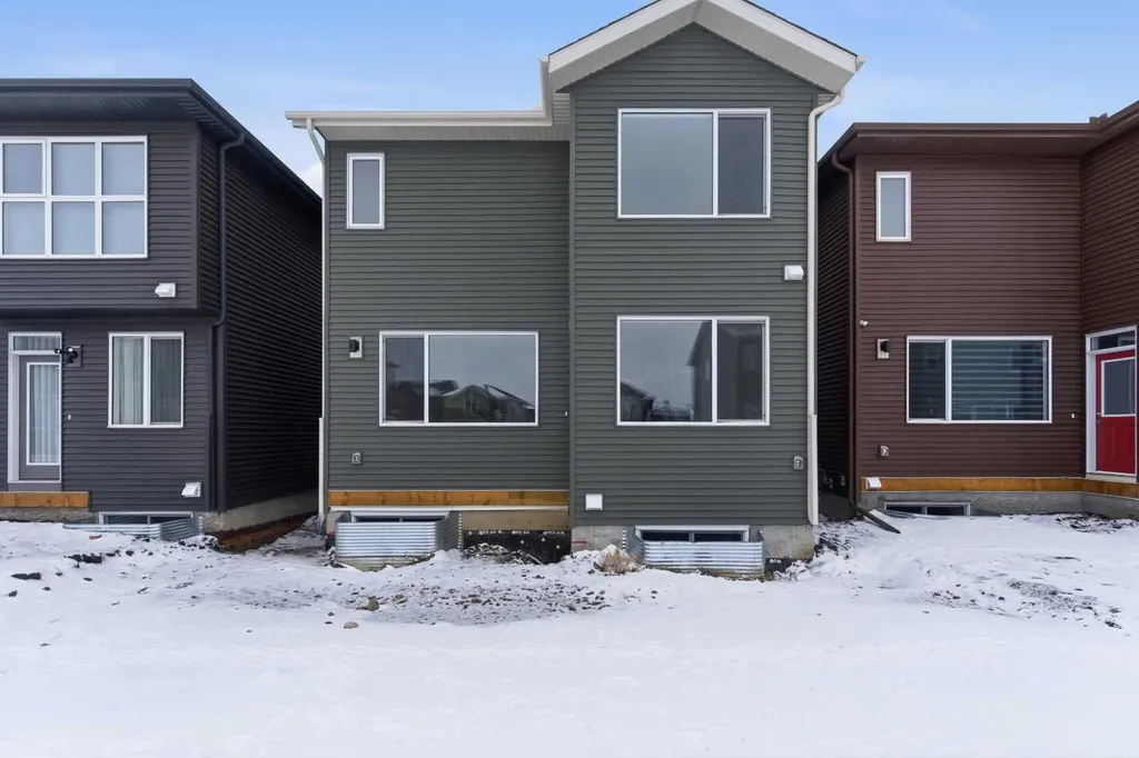 358 Corner Glen Way NE Calgary AB T3N 2P1