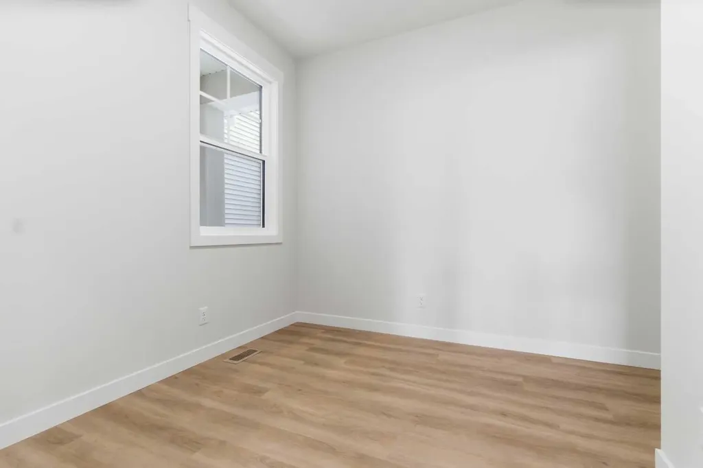 358 Corner Glen Way NE Calgary AB T3N 2P1