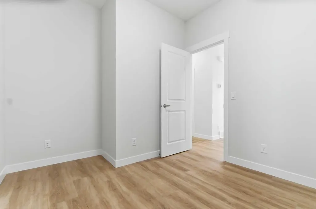 358 Corner Glen Way NE Calgary AB T3N 2P1