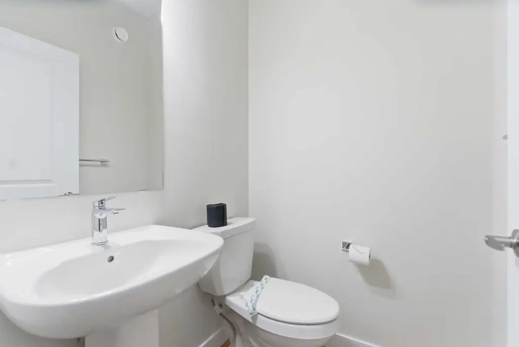 358 Corner Glen Way NE Calgary AB T3N 2P1