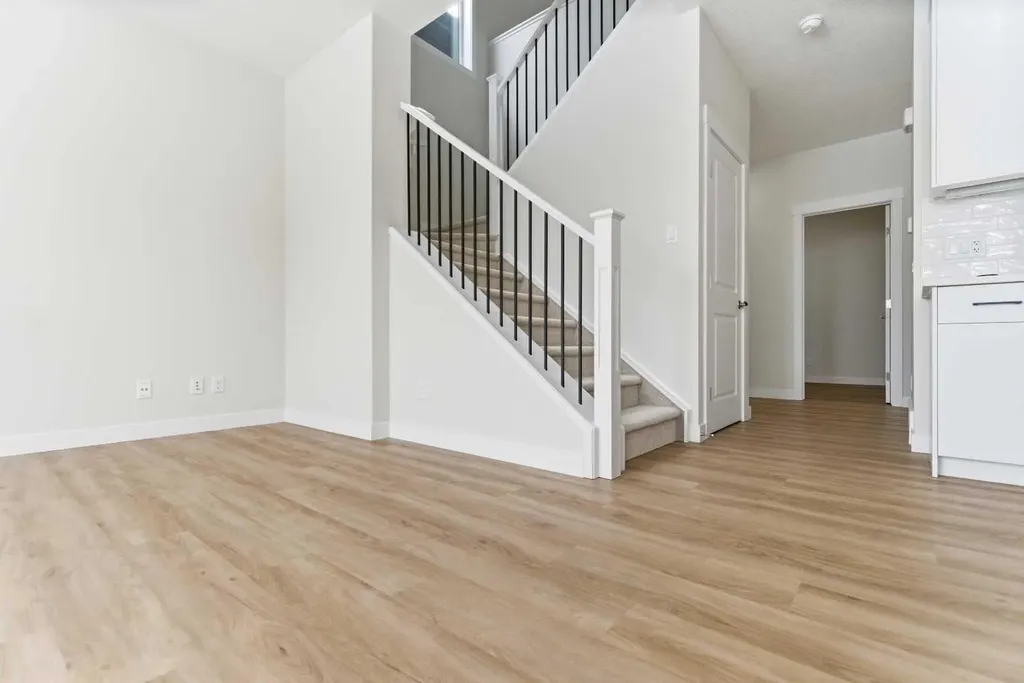 358 Corner Glen Way NE Calgary AB T3N 2P1