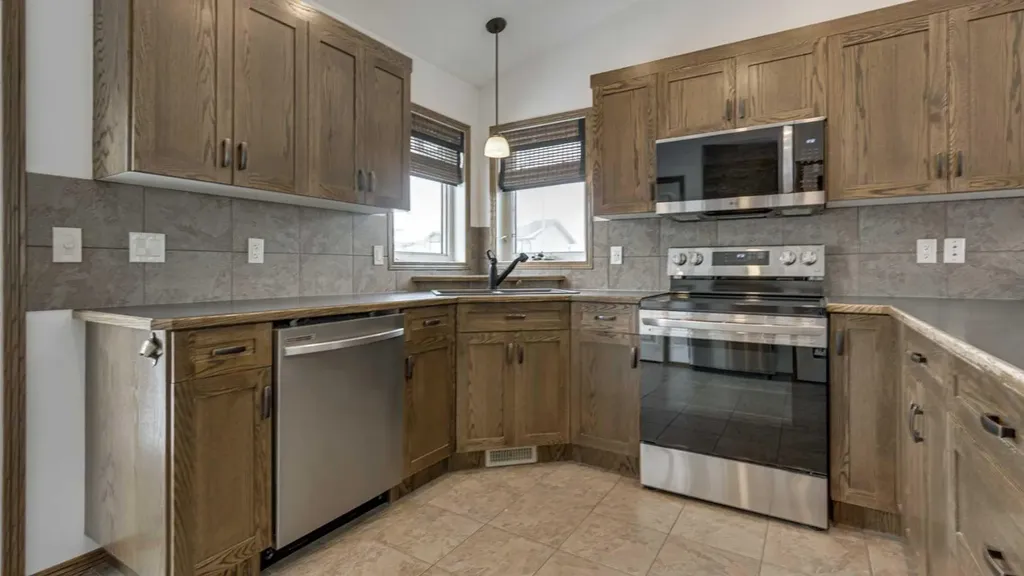 42 Eastpointe Blackfalds AB T4M 0G6