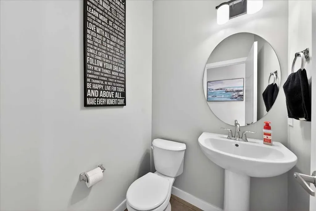 17 Belmont Green SW Calgary AB T2X5E3