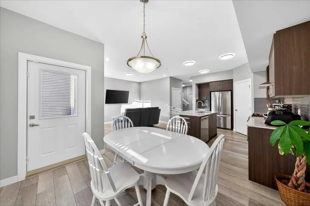 17 Belmont Green SW Calgary AB T2X5E3
