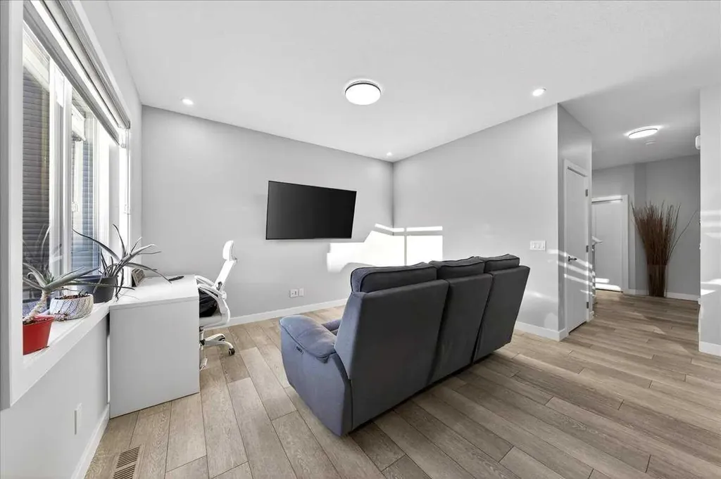 17 Belmont Green SW Calgary AB T2X5E3