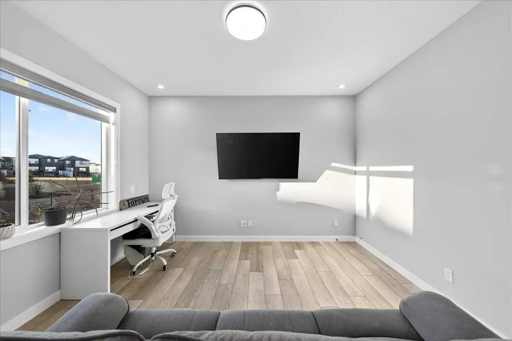 17 Belmont Green SW Calgary AB T2X5E3