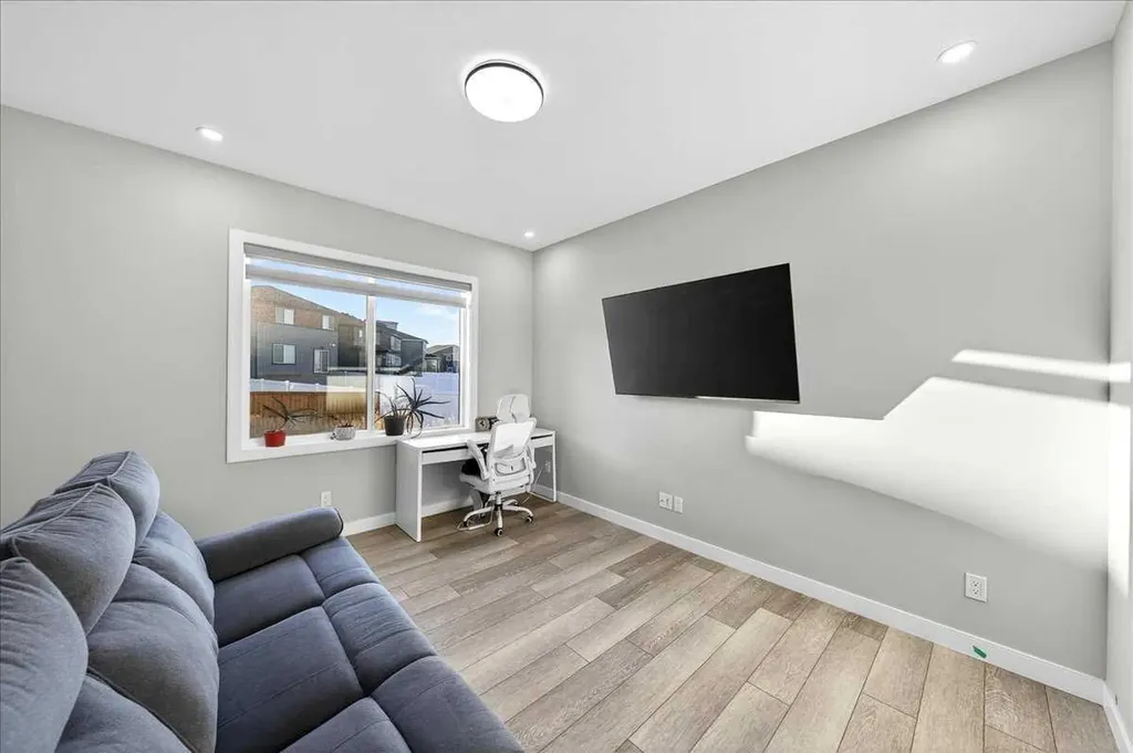 17 Belmont Green SW Calgary AB T2X5E3