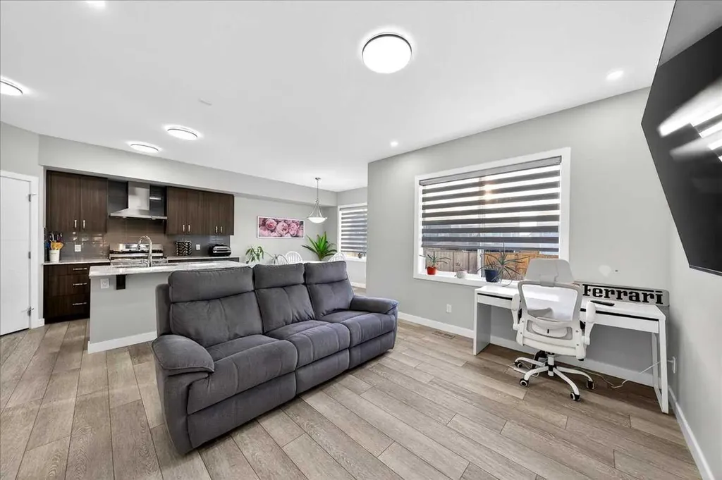17 Belmont Green SW Calgary AB T2X5E3