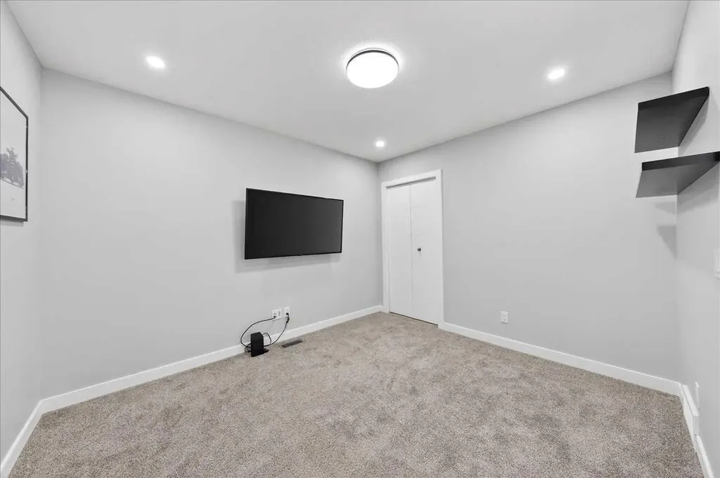 17 Belmont Green SW Calgary AB T2X5E3