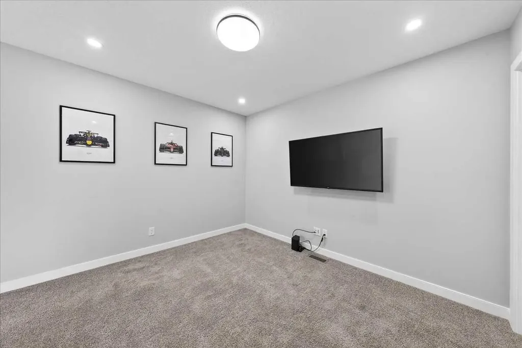 17 Belmont Green SW Calgary AB T2X5E3