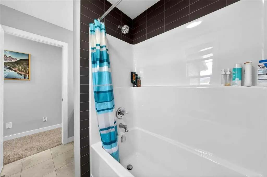 17 Belmont Green SW Calgary AB T2X5E3