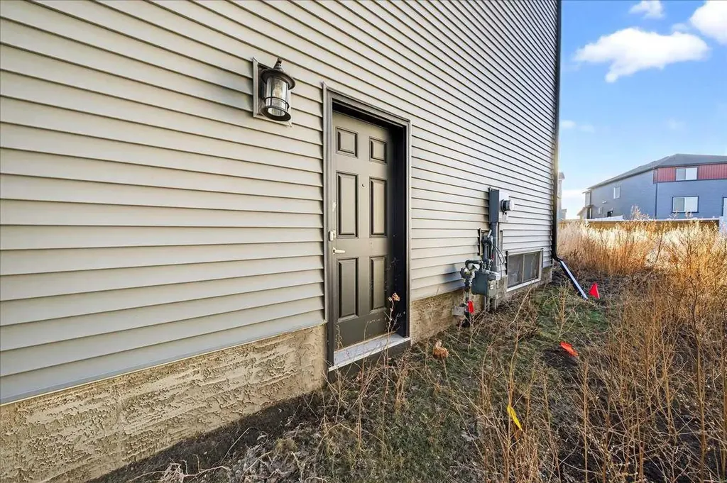 17 Belmont Green SW Calgary AB T2X5E3