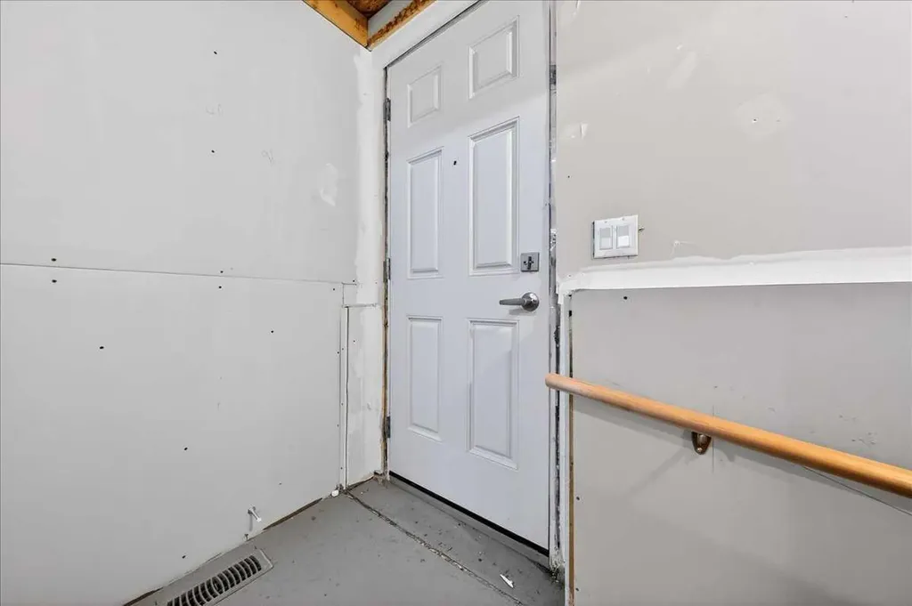 17 Belmont Green SW Calgary AB T2X5E3