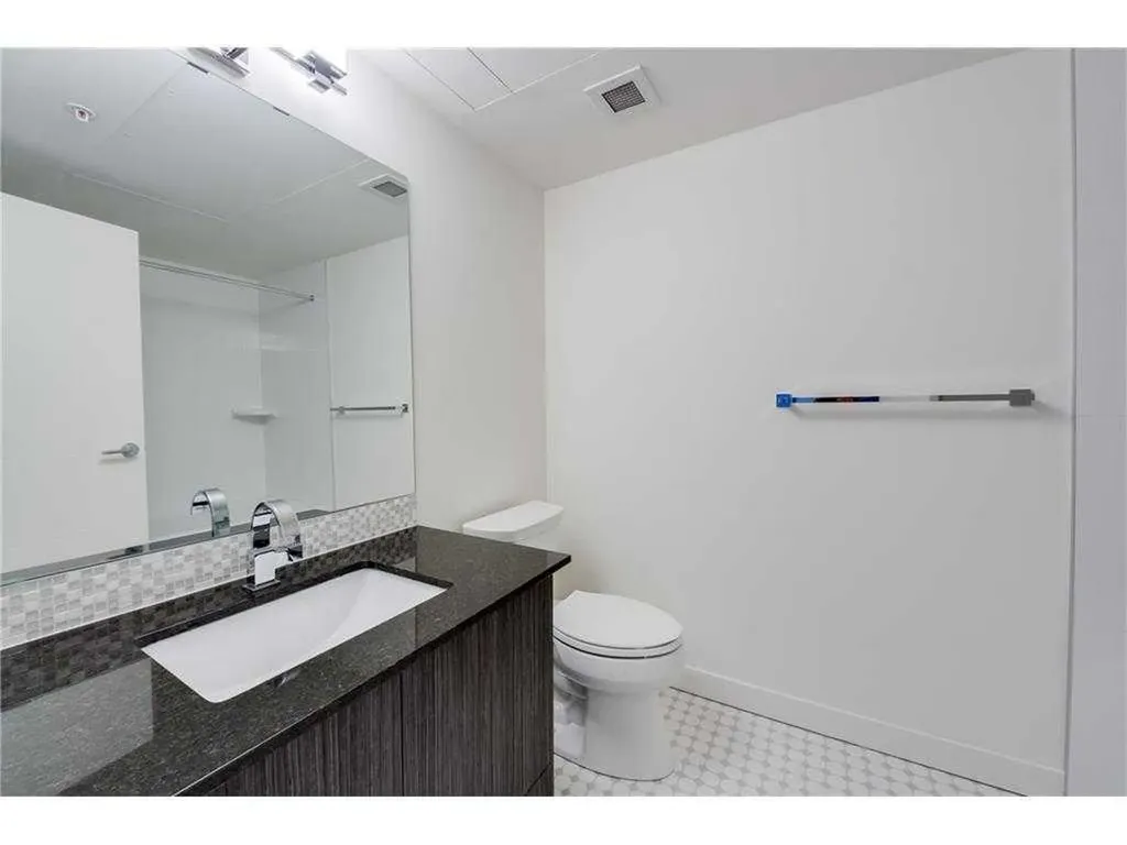 930 6 Avenue SW Calgary AB T2P 1J3