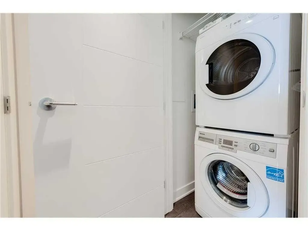 930 6 Avenue SW Calgary AB T2P 1J3