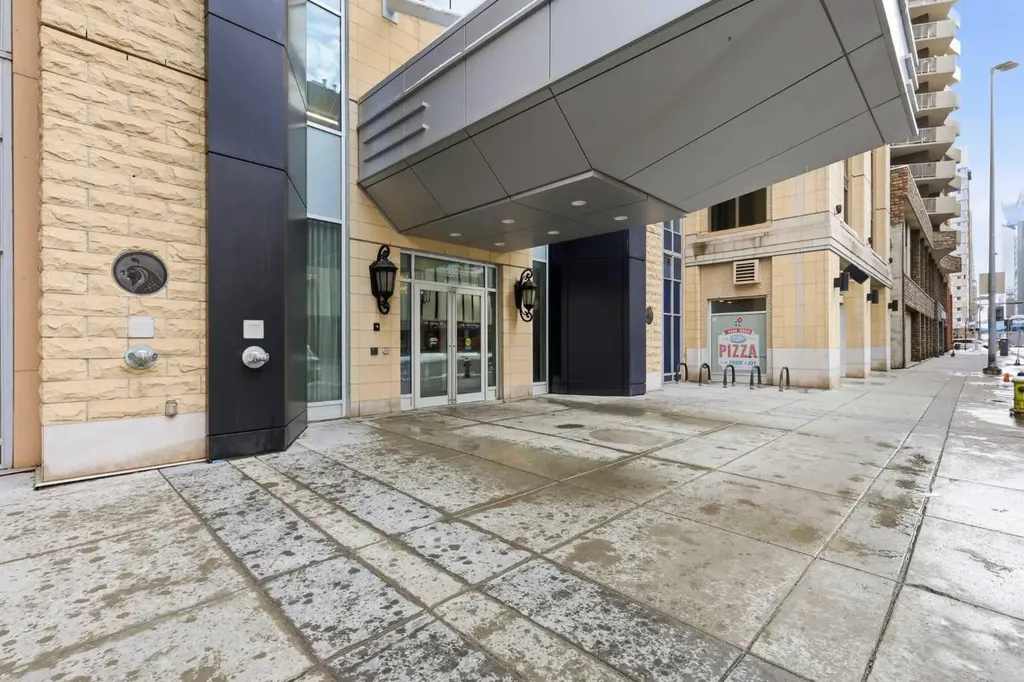 930 6 Avenue SW Calgary AB T2P 1J3