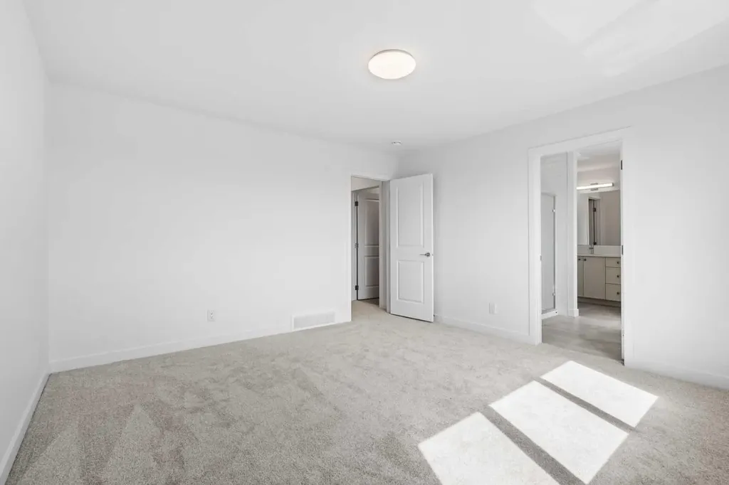 34 Wild Rose Bay SW Airdrie AB T4B 5X8