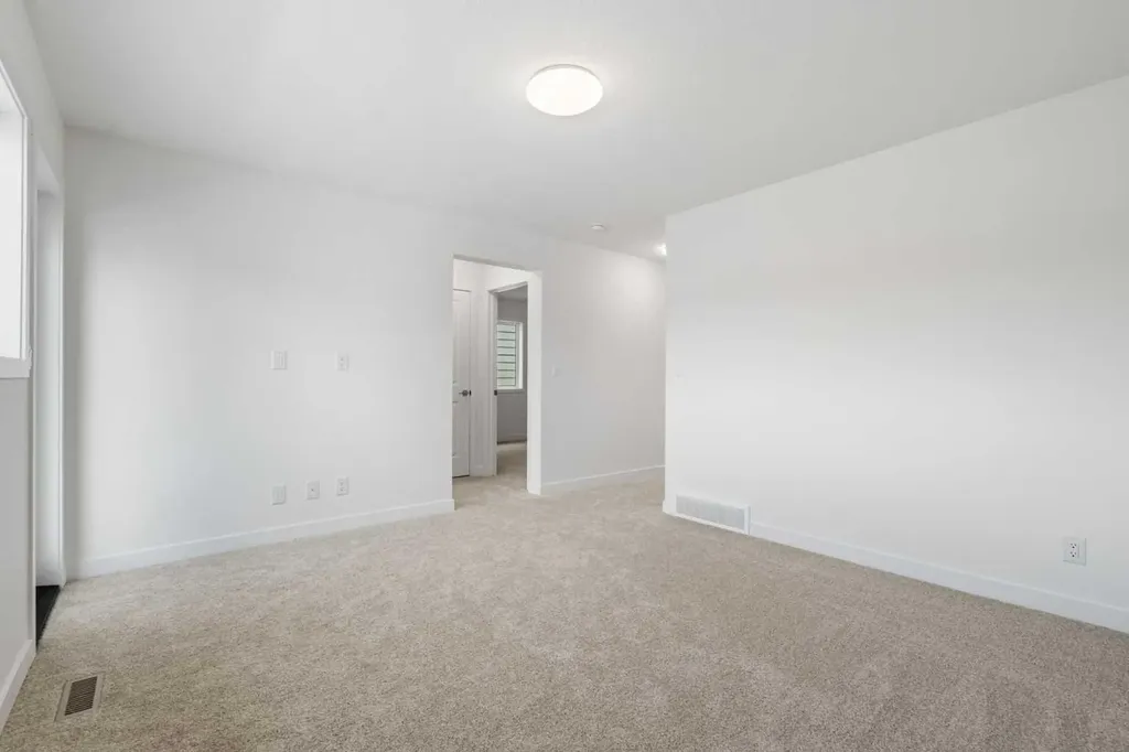 34 Wild Rose Bay SW Airdrie AB T4B 5X8