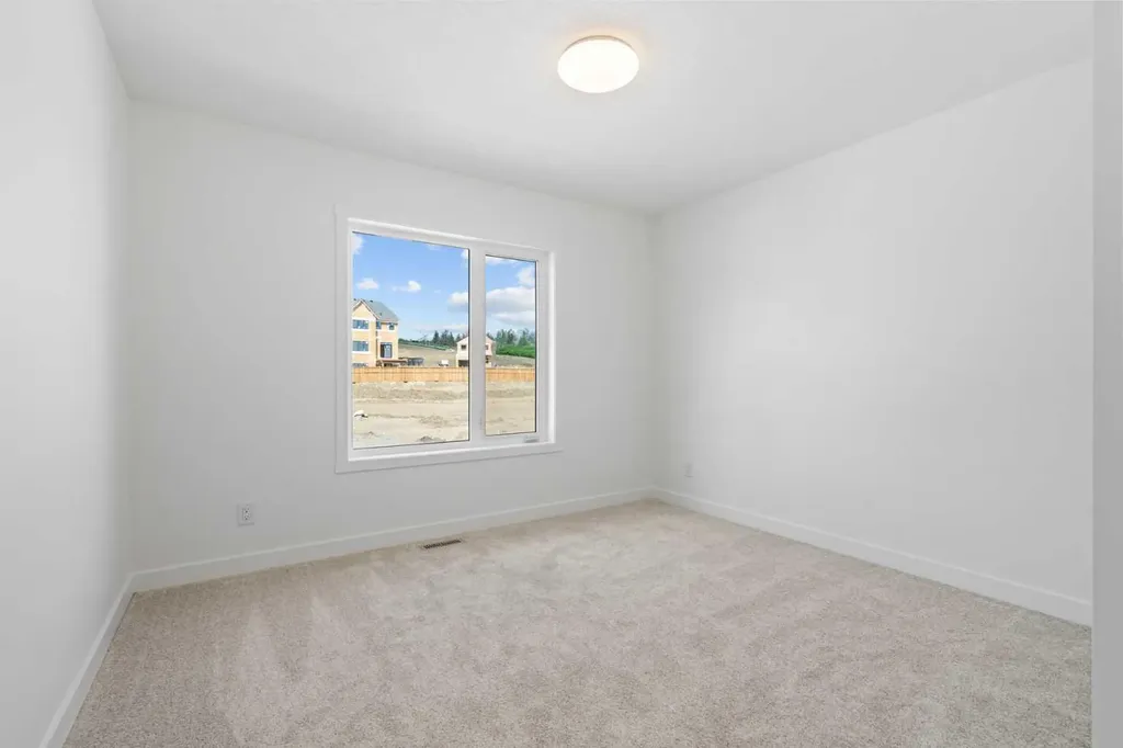 34 Wild Rose Bay SW Airdrie AB T4B 5X8