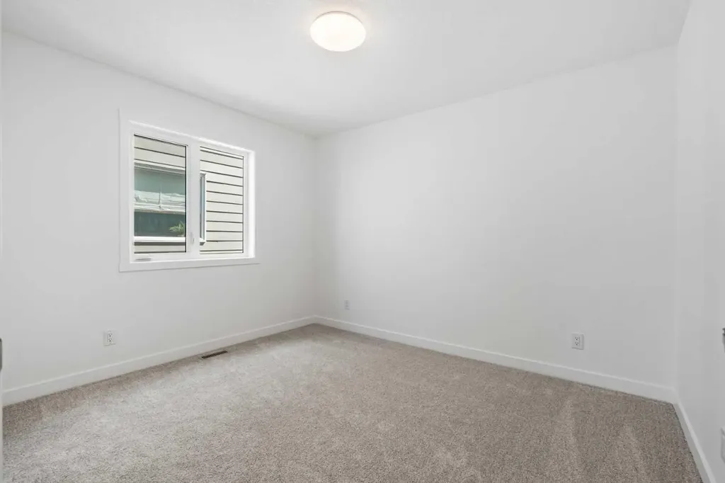 34 Wild Rose Bay SW Airdrie AB T4B 5X8