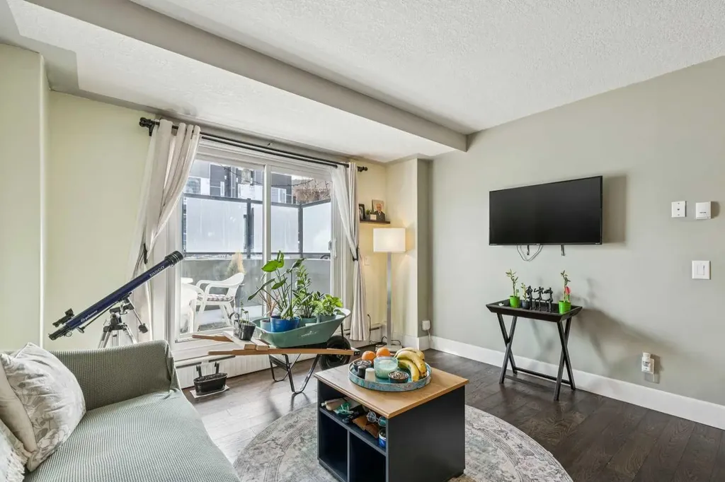 1915 26 Street SW Calgary AB T3E2A2