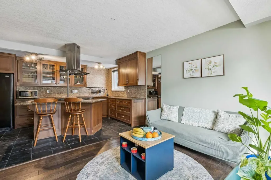 1915 26 Street SW Calgary AB T3E2A2