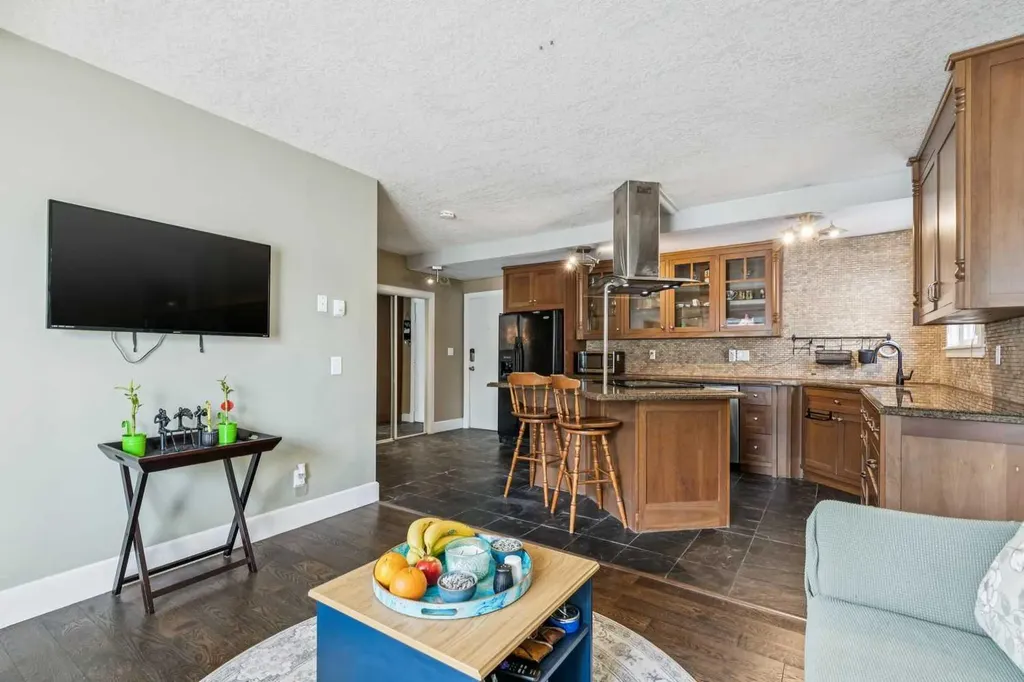 1915 26 Street SW Calgary AB T3E2A2