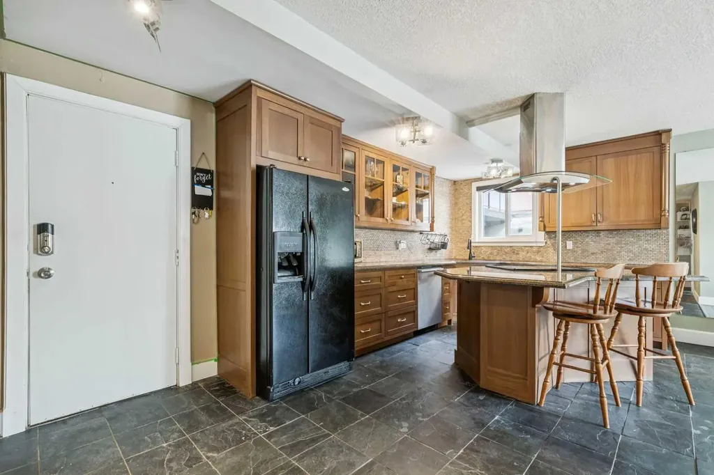 1915 26 Street SW Calgary AB T3E2A2