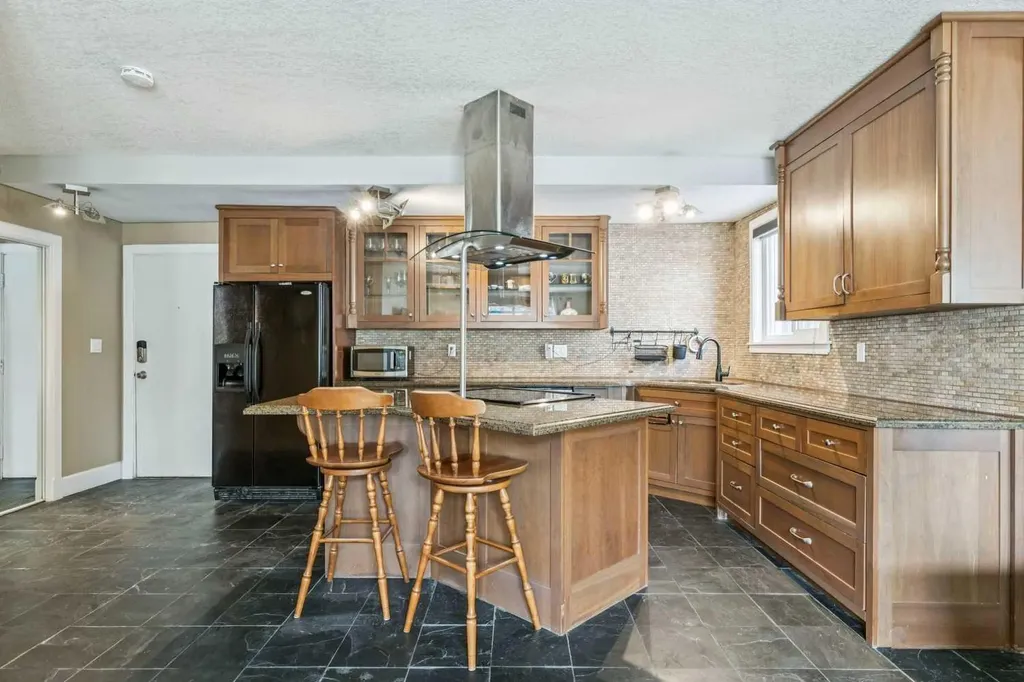 1915 26 Street SW Calgary AB T3E2A2