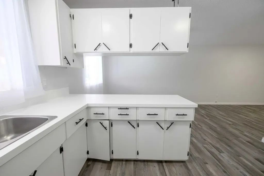 11421 96b Street Grande Prairie AB T8V3M8