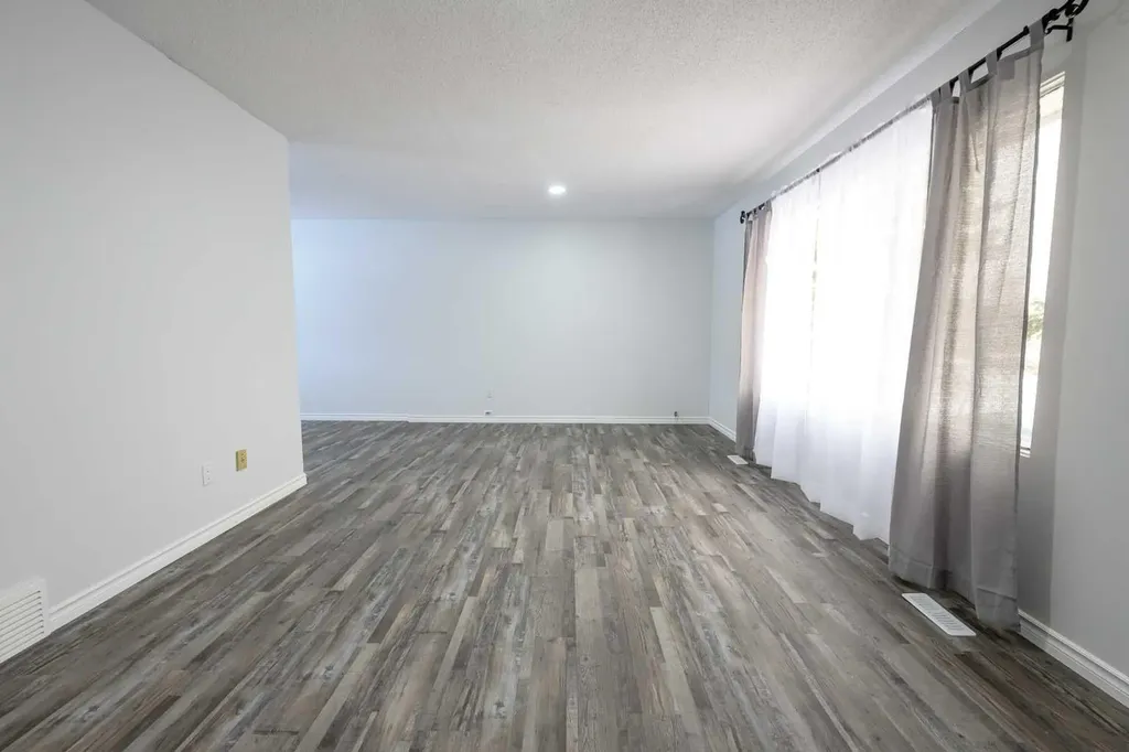 11421 96b Street Grande Prairie AB T8V3M8