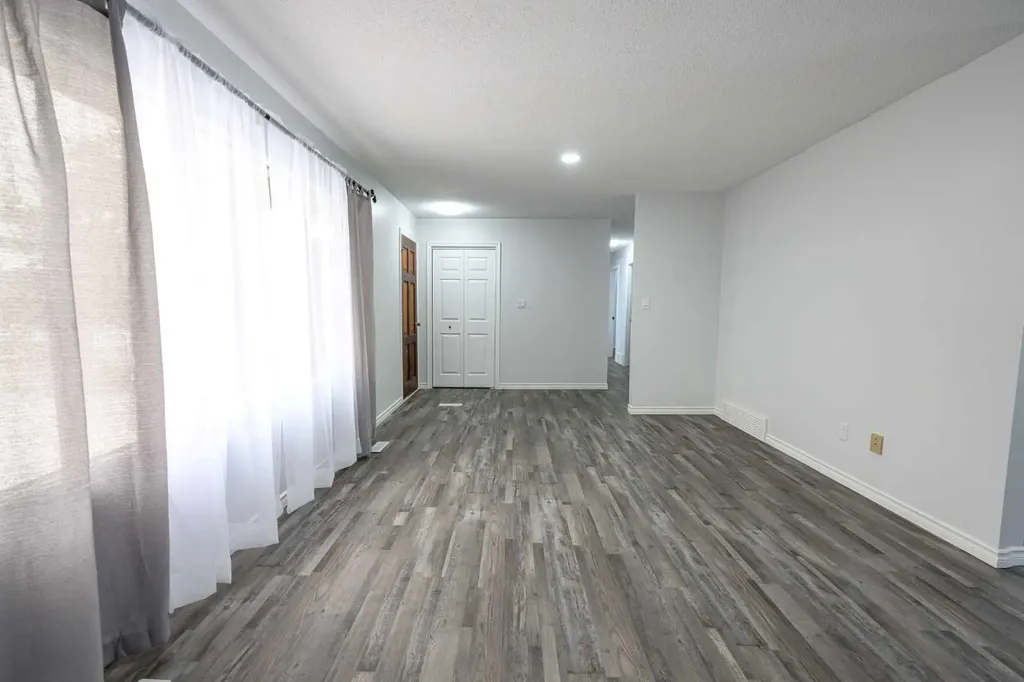 11421 96b Street Grande Prairie AB T8V3M8