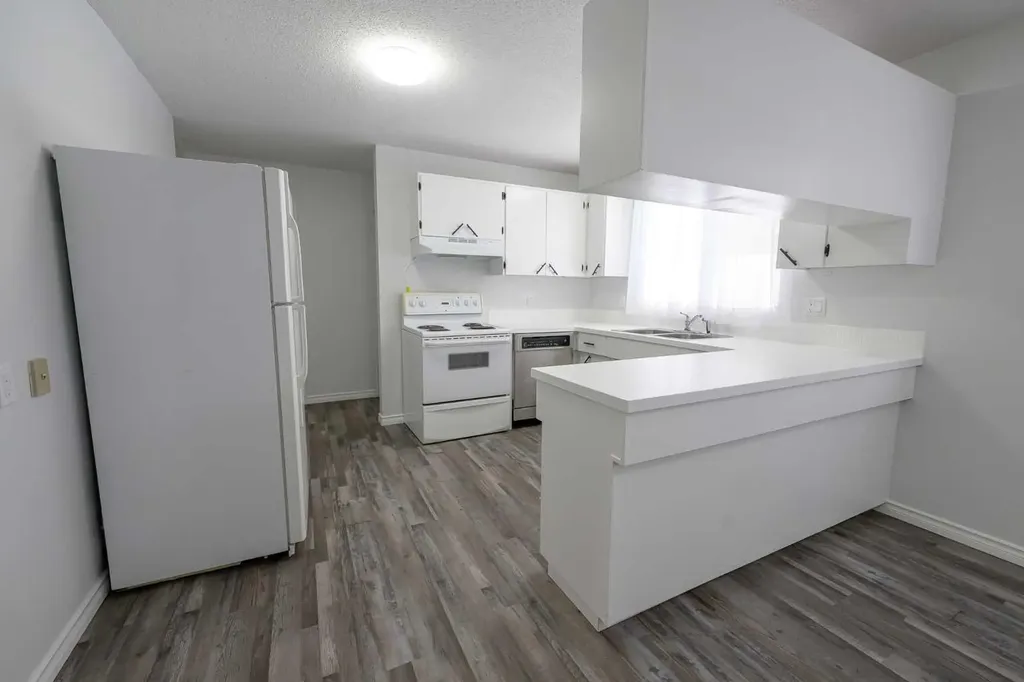 11421 96b Street Grande Prairie AB T8V3M8