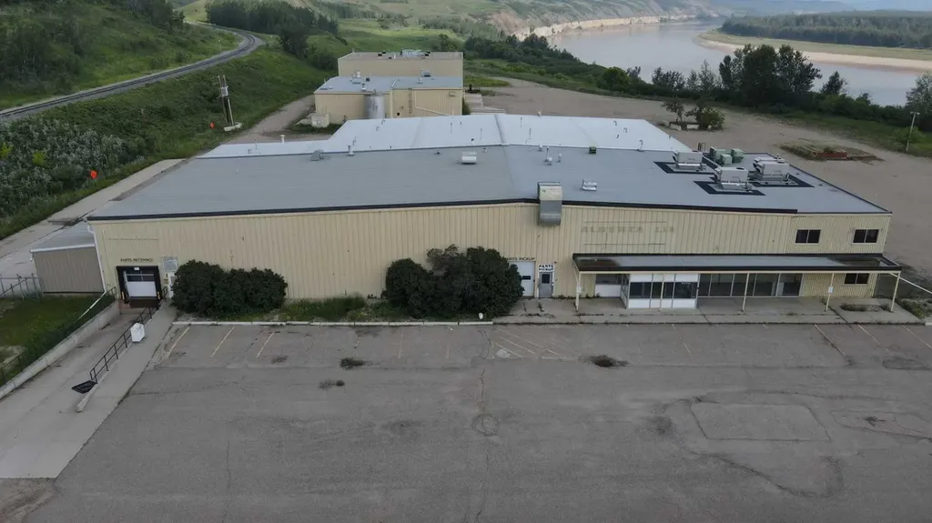 8610 87 Avenue Peace River AB T8S1S2