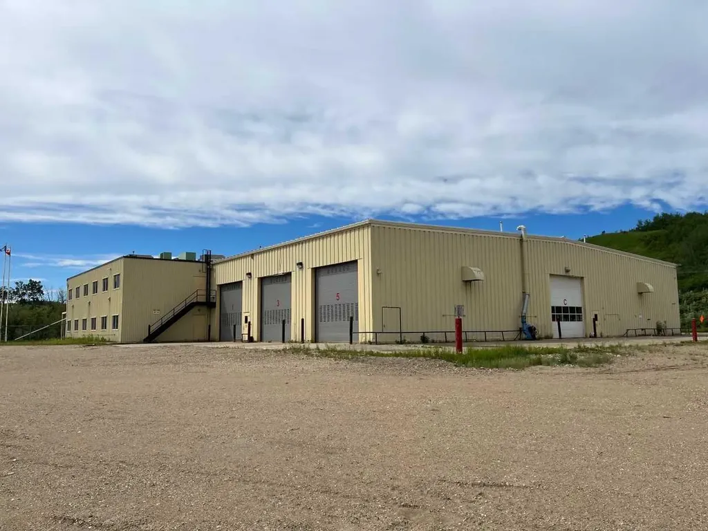 8610 87 Avenue Peace River AB T8S1S2