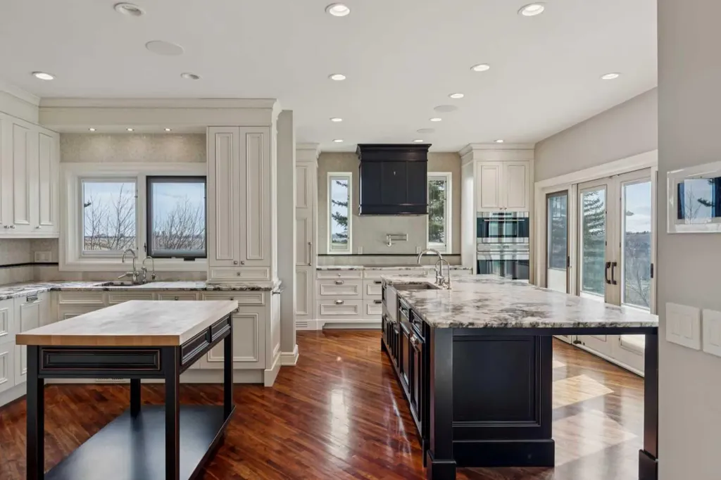 58 Scimitar View NW Calgary AB T3L 2B5