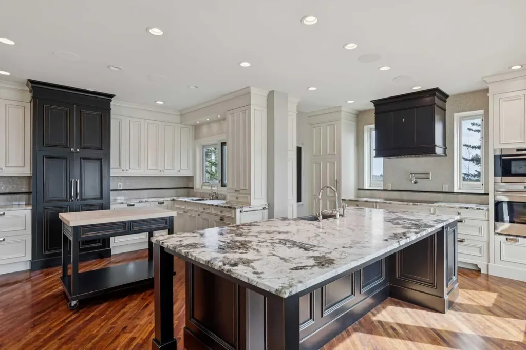 58 Scimitar View NW Calgary AB T3L 2B5
