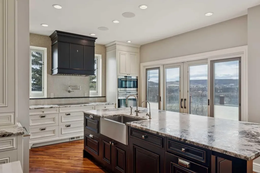 58 Scimitar View NW Calgary AB T3L 2B5